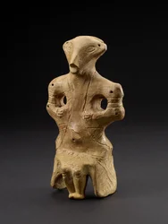 Figurine féminine assise, de Vinča, ancienne Yougoslavie, Ve siècle av. J.-C.
